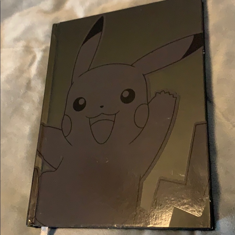 Pokémon 6x8 journal w/20 free random Pokémon cards
